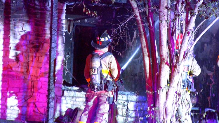 One person dies, another person and a dog rescued from Blakeley Drive house fire — KENS 5 (San Antonio), New Braunfels Health news